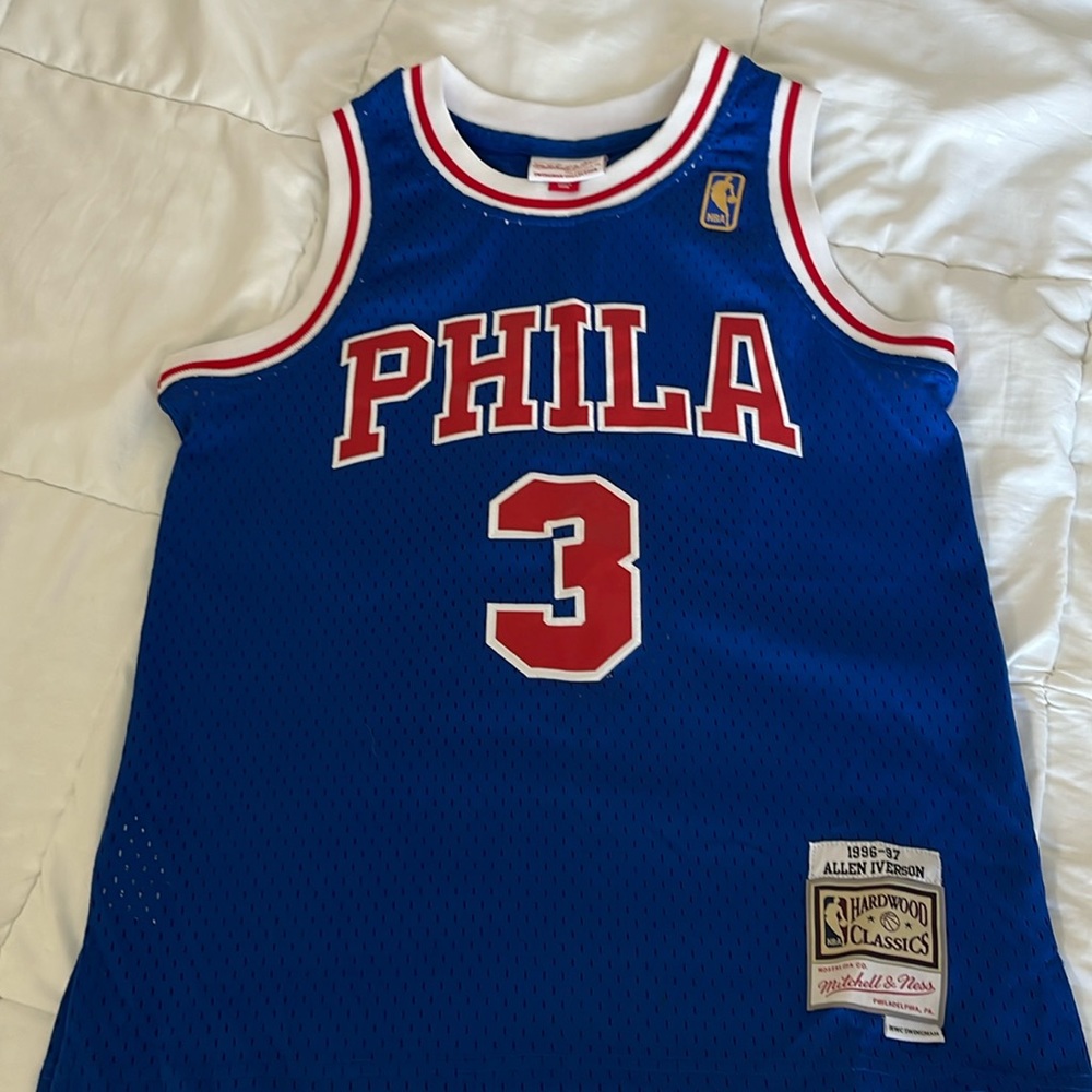 Youth Allen Iverson jersey size 10/12, medium